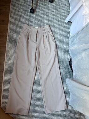 Abercrombie & Fitch Wide-Leg High-Rise slacks in Light Beige curve love sz 6/28
